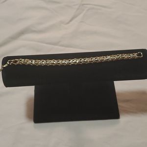 Ladies costume bracelet